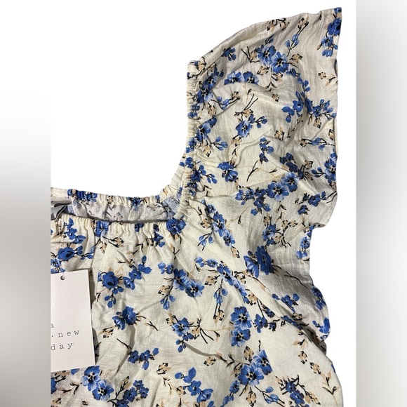 A New Day Cream and Blue Floral Blouse - Picture 3 of 5